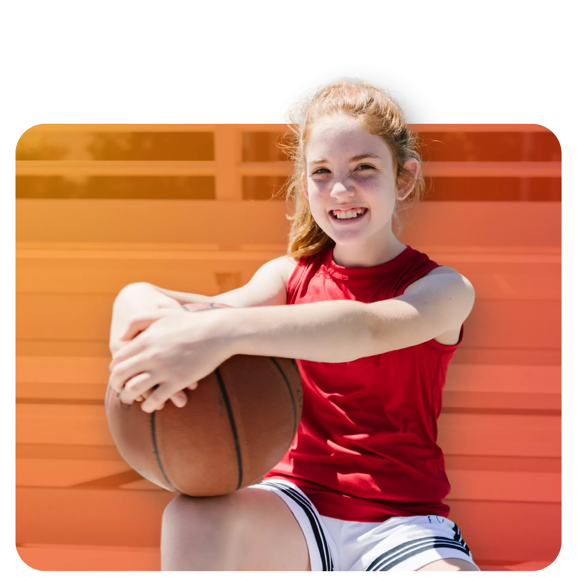 Meisje met een basketbal, ter promotie van sport in de regio